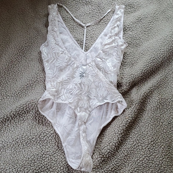 Victoria's Secret White Lace Teddy - Picture 5 of 8